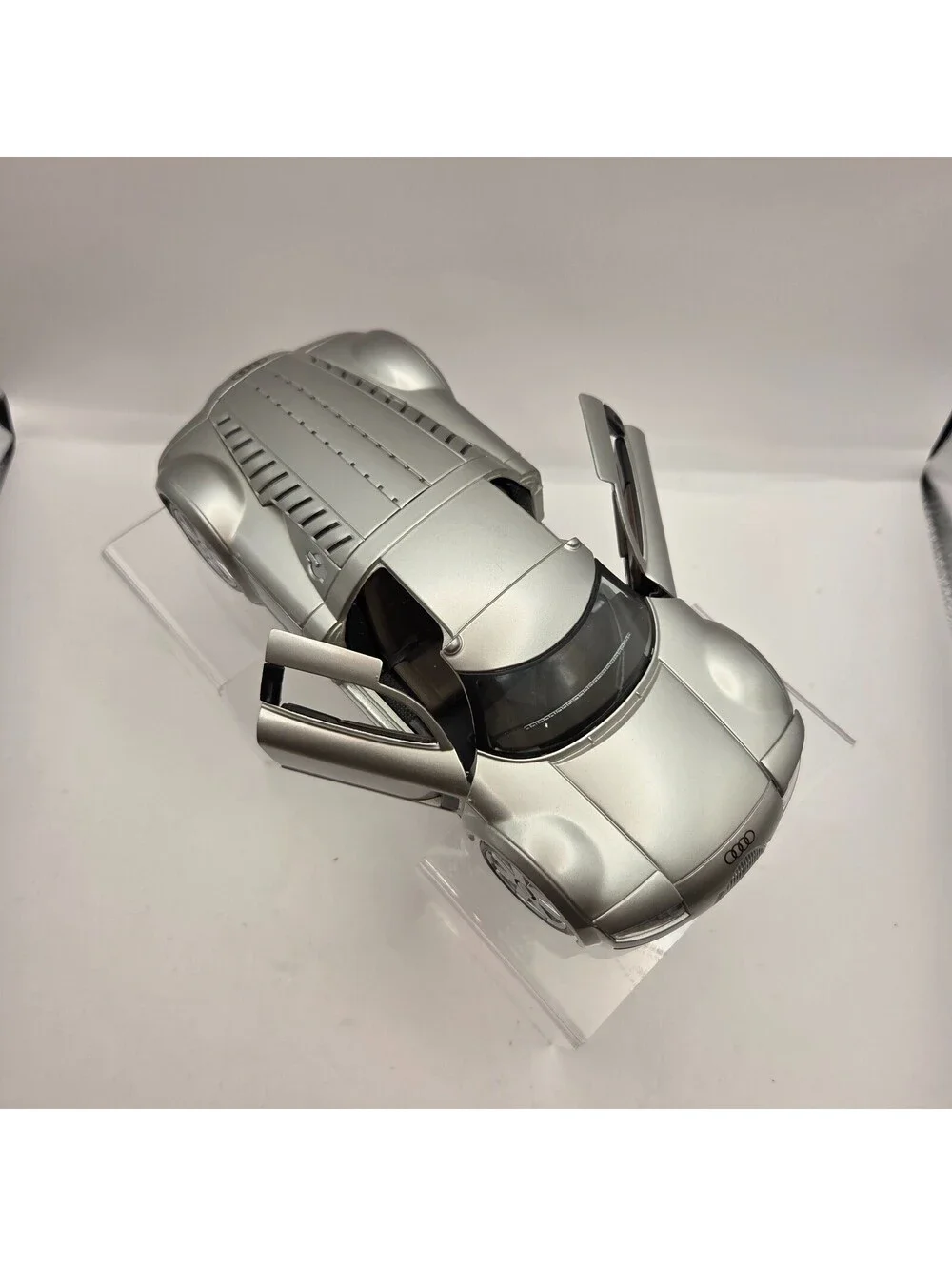 Maisto Audi Supersportwagen Rosemeyer 1:18 Diecast Model Car Silver